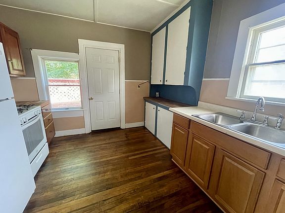 5th image of 8 Greenbush St Unit 2