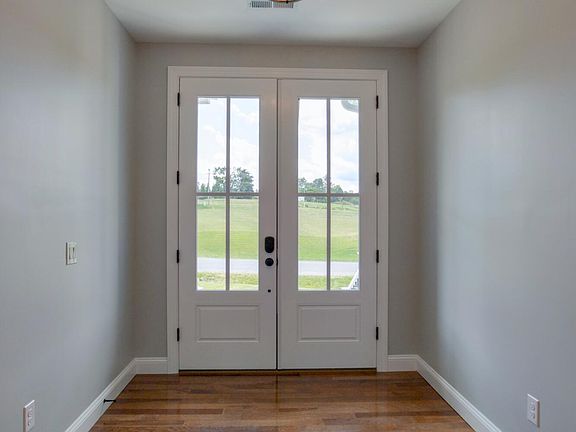 2nd image of 20 Cora Ln