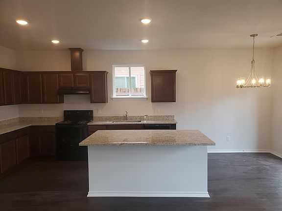 5th image of 228 Michelle Dr
