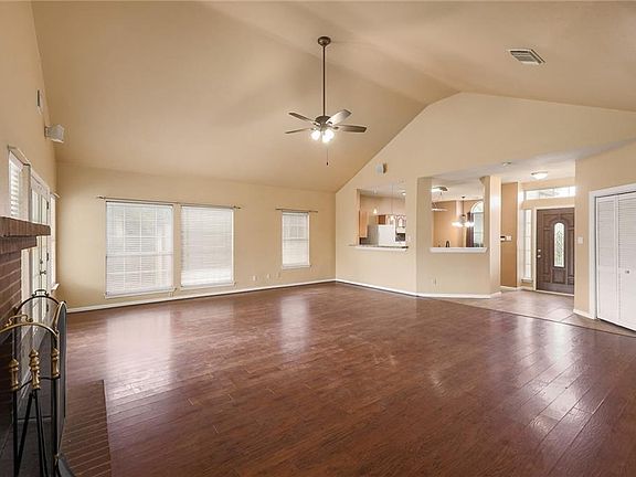 5th image of 2639 Eastwood Ln