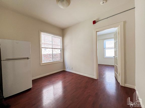 3rd image of 826 Jackson St