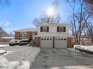 8817 W 98th Ter, Overland Park, KS 66212