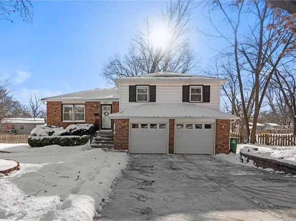 8817 W 98th Ter, Overland Park, KS 66212