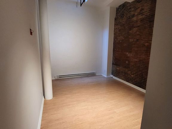 5th image of 254 Friend St Unit 1