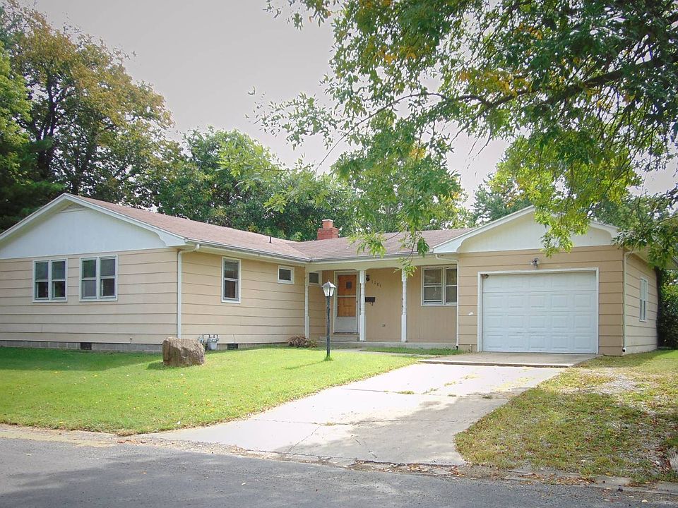 1st image of 1001 E Ravine Dr