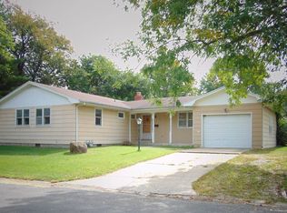 1001 E Ravine Dr, Carlinville, IL 62626