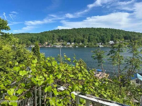 1523 Lakeside Dr, Harveys Lake, PA 18618