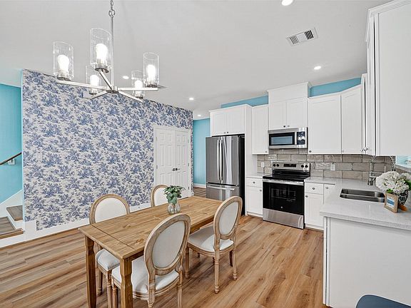 3rd image of 307 Neyland St