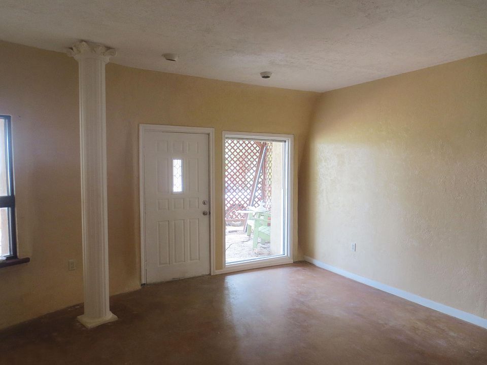 1st image of 3901 Beaumont St #C