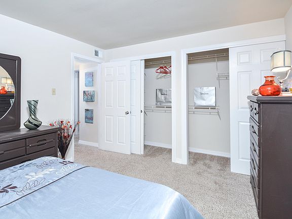 5th image of 525 Sweetcreek Dr APT B