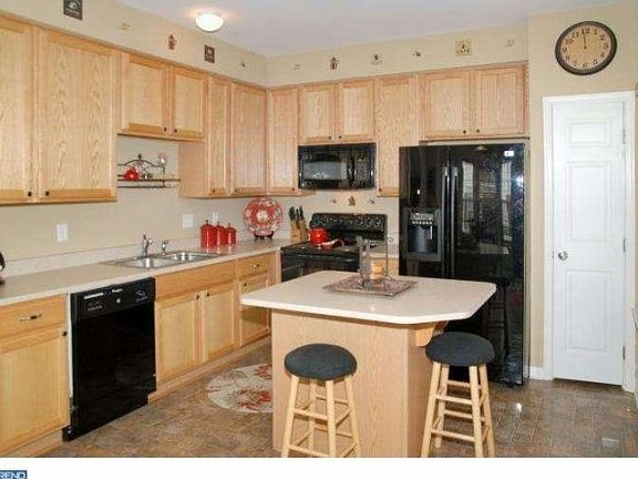 4th image of 153 Larose Dr