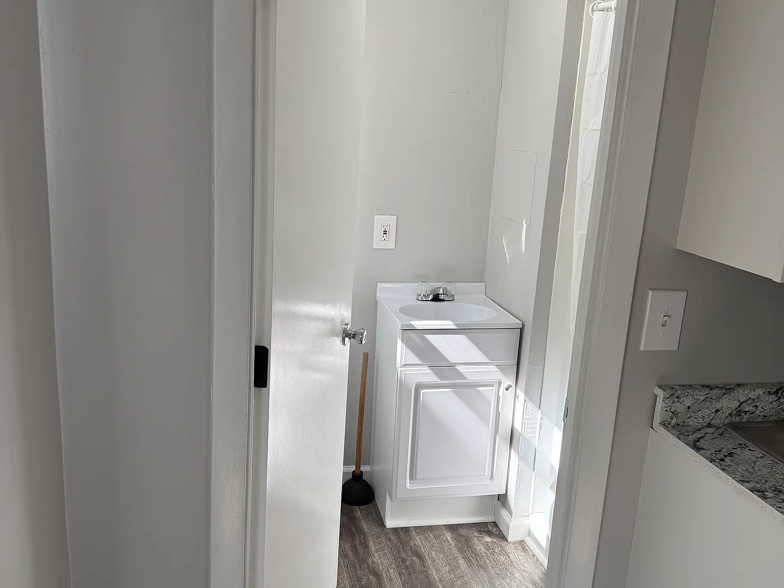 Studio, $1,100 — Photo 2
