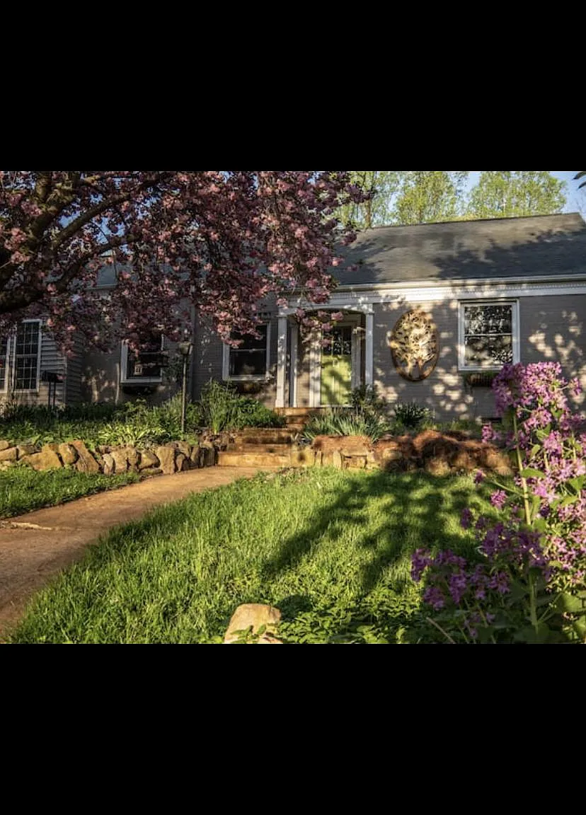 215 W Avondale Dr — Photo 1