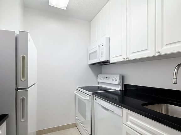 2nd image of 211 W 56th St #E16