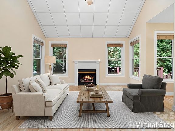 5th image of 36 Poplar Creek Dr