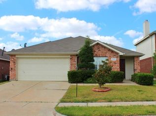 3045 Elmbrook Dr, Grand Prairie, TX 75052