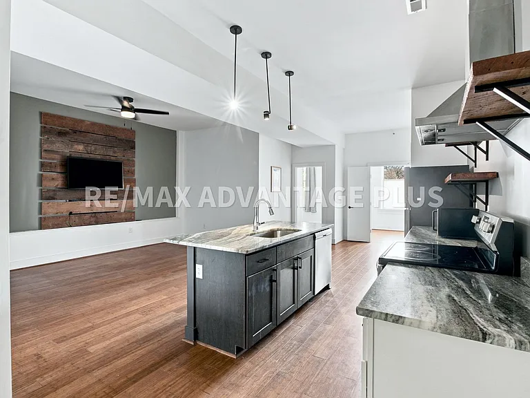 142 N Main St — Photo 24