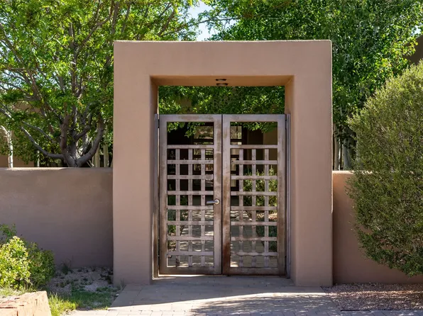 58 Paseo Aragon, Santa Fe, NM 87506