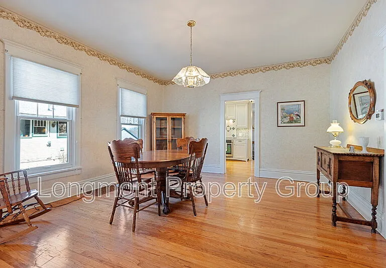 632 Bross St — Photo 9