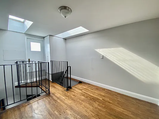 Rented by Nest Seekers International | media 16