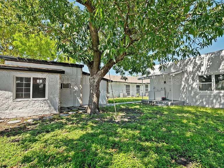 7772 NW 9th Ave — Photo 1