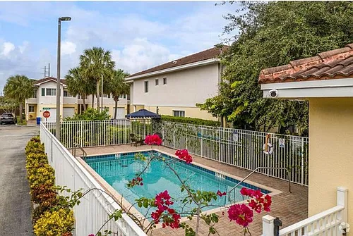 5122 NW 30th Ln Photo 1