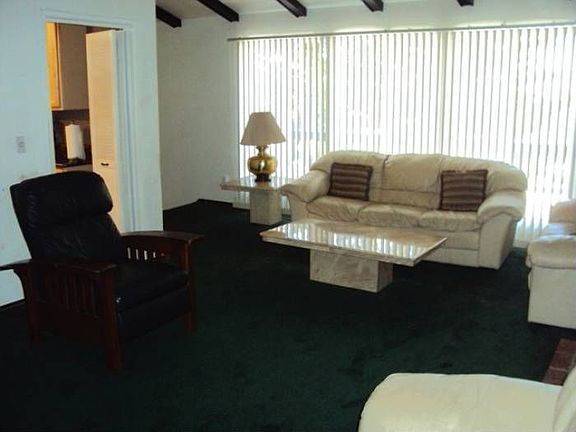 4th image of 3228 Round Hill Dr