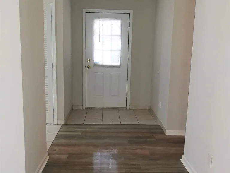 719 Fernstone Trl — Photo 3