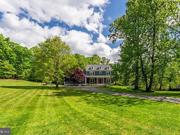 2nd image of 2075 Mountain Rd