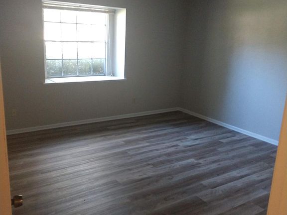 3rd image of 119 Merry Mark Dr