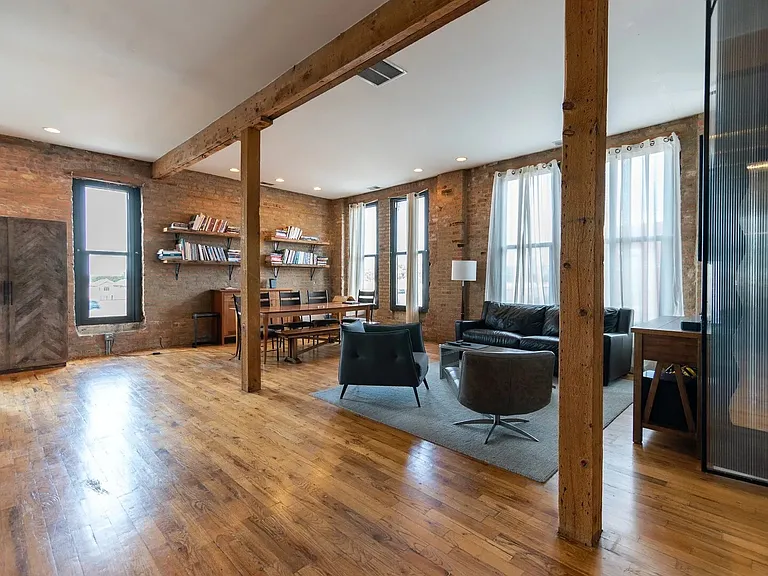 3000 S Archer Ave — Photo 6