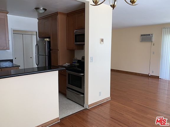 4th image of 11854 Darlington Ave