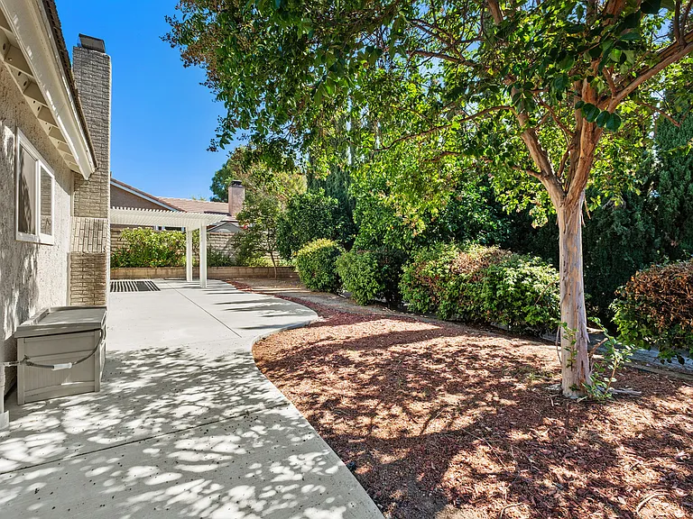 4068 Jeffrey Dr — Photo 28