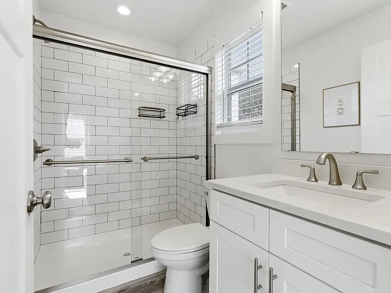 318 Cottage Ct — Photo 9