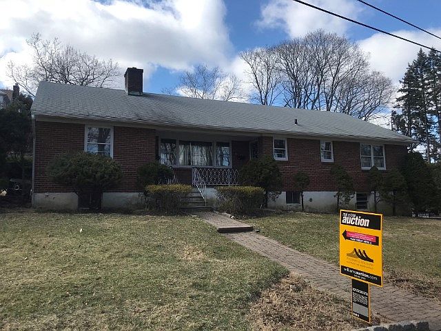 1st image of 100 Saint Eleanoras Ln