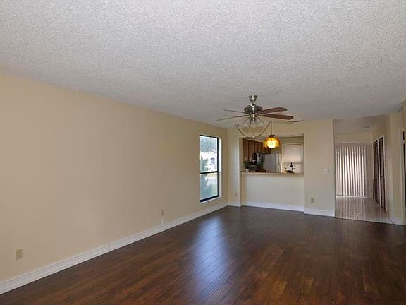 5th image of 601 Casa Park Ct #D