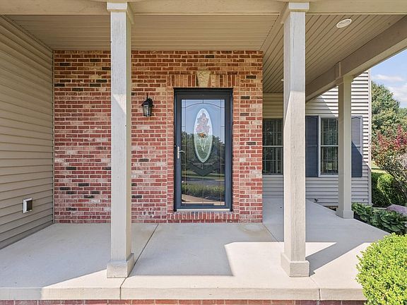 5th image of 30 Long Grove Dr