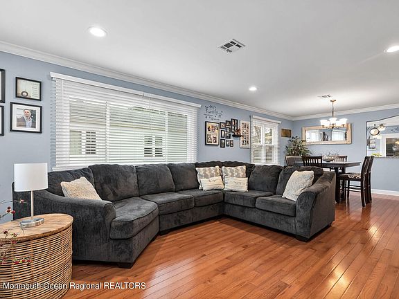 3rd image of 16 Roxton Place