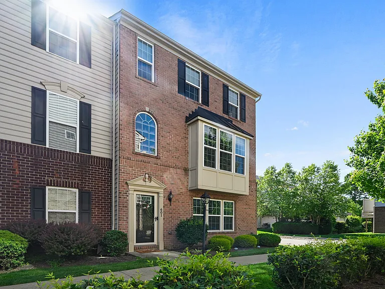 601 Pointe View Dr — Photo 40