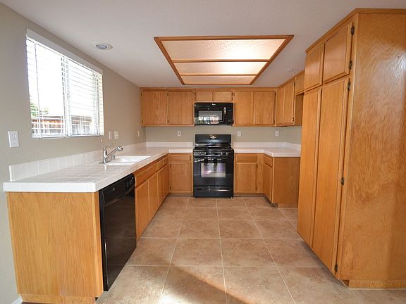 3rd image of 29070 Garden Crescent Cir