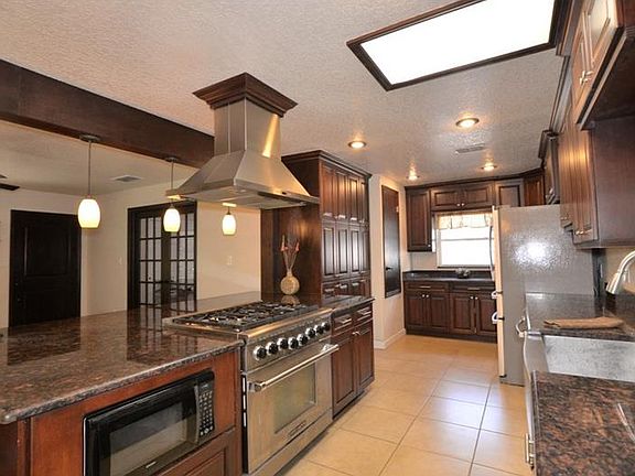 4th image of 2130 Suffield Dr