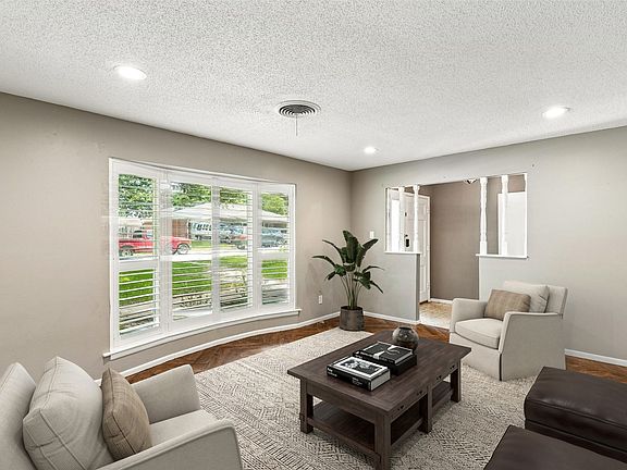 4th image of 1706 Camellia Dr