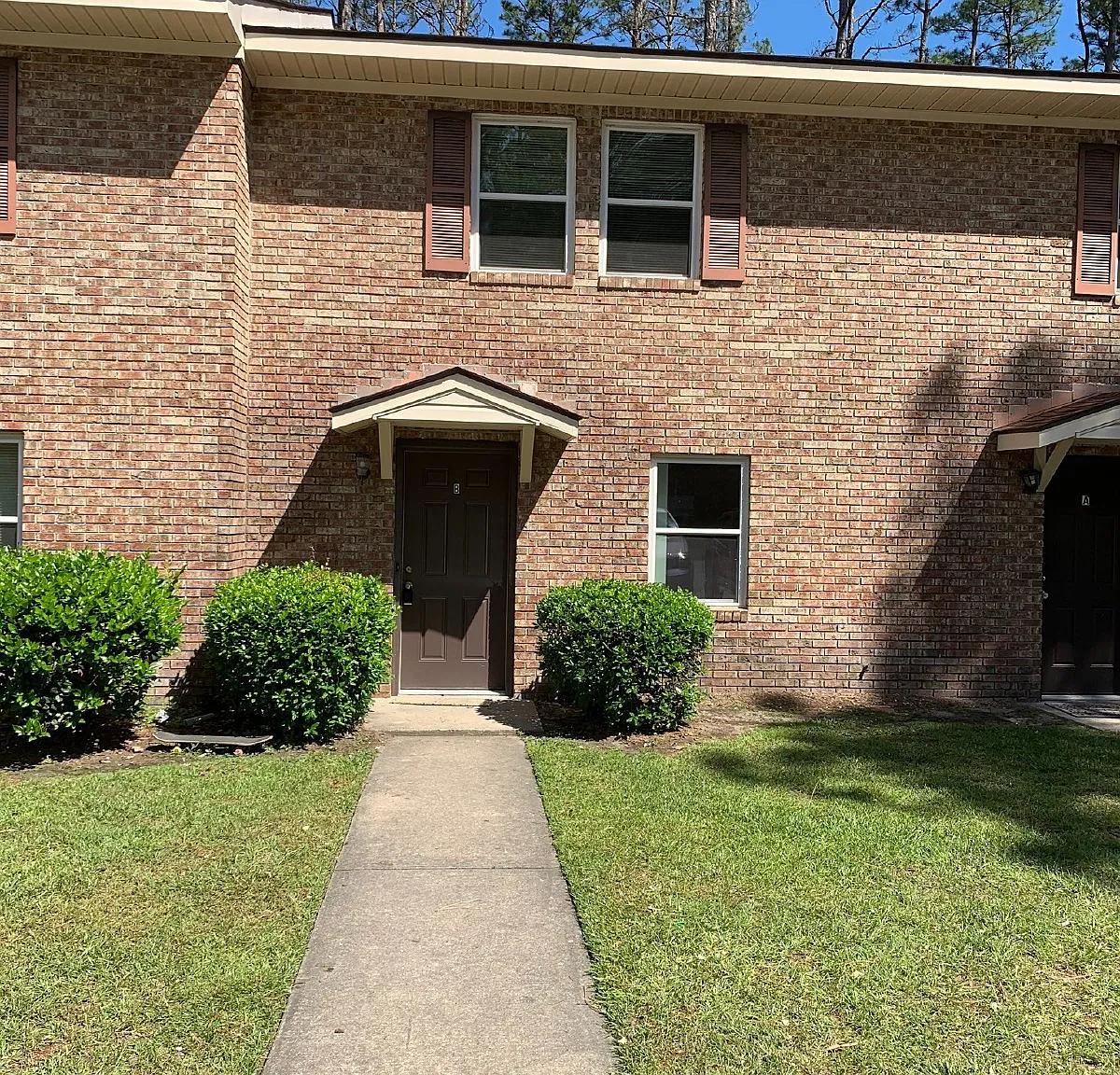 3 bed, 1.5 bath, 1296 sqft, $1,100 — Photo 1