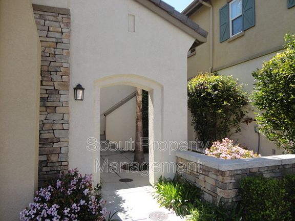 3rd image of 26420 Arboretum Way #Way;-unit