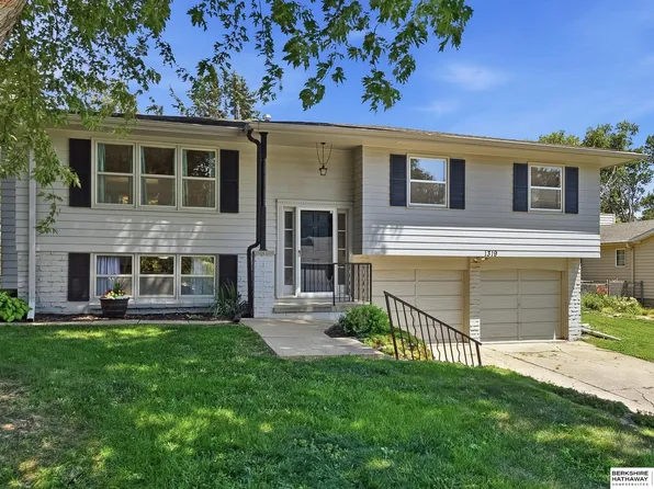 1319 S 165th St, Omaha, NE 68130
