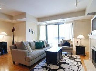 1212 N Wells St APT 904, Chicago, IL 60610