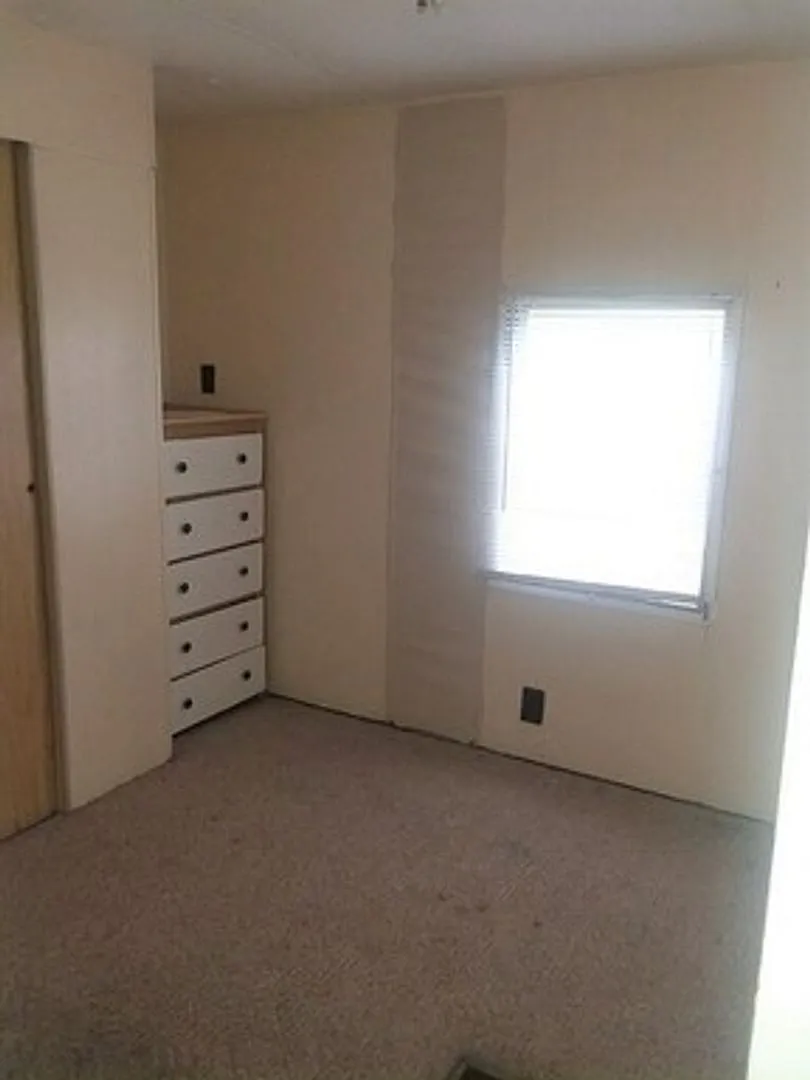 Two Bedroom One Bath Manufactured Home — Photo 4
