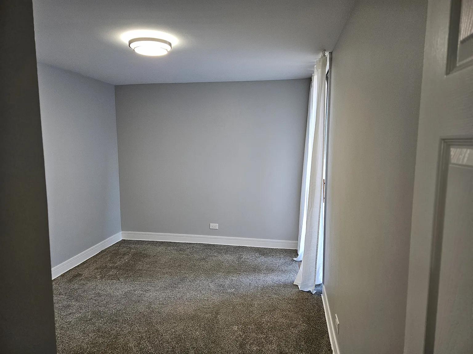 2 bed, 1.5 bath, 990 sqft, $2,050 — Photo 3