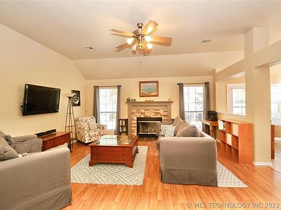 3rd image of 11915 S 268th East Ave
