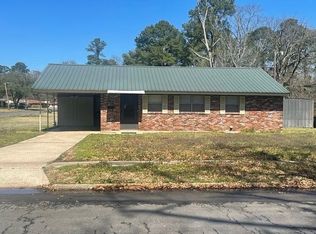 702 S Park Dr, Springhill, LA 71075